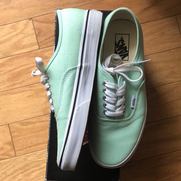 Vans - Picture 2 of 5